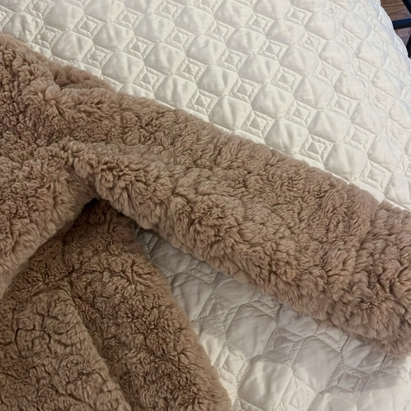 Faux black leather jacket
Seems more like a large. - Picture 7 of 7